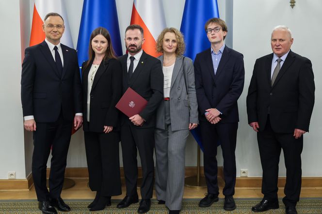 Znany chirurg prof. dr hab. n. med. Kryspin Mitura odebrał z rąk Prezydenta Rzeczypospolitej Polskiej Andrzeja Dudy akt nominacyjny, nadający mu tytuł profesora nauk medycznych i nauk o zdrowiu