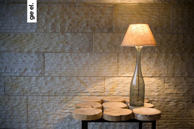 Lampa stołowa w salonie