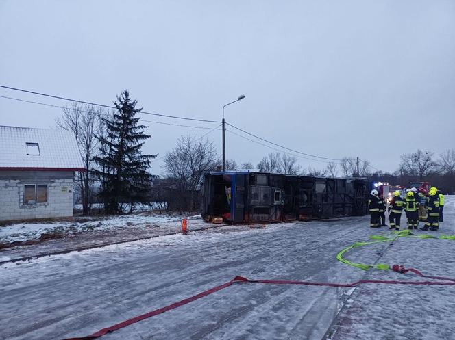 Wypadek autokaru w miejscowości Gołębie