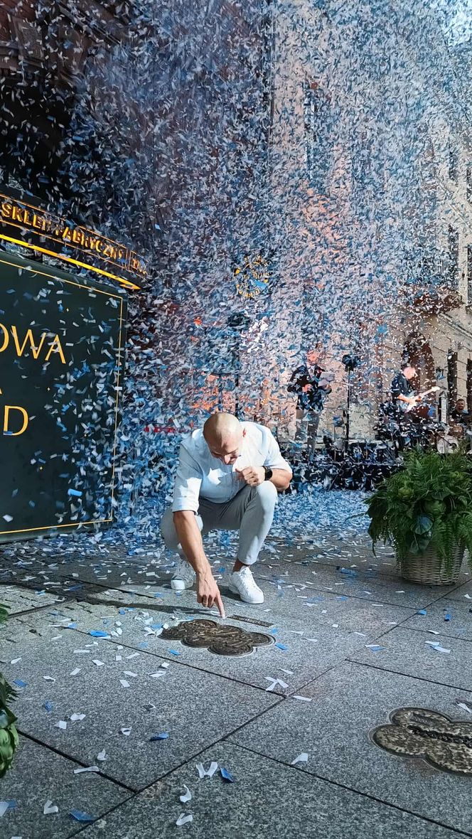 Mirosław Ziętarski z Katarzynką w Piernikowej Alei Gwiazd