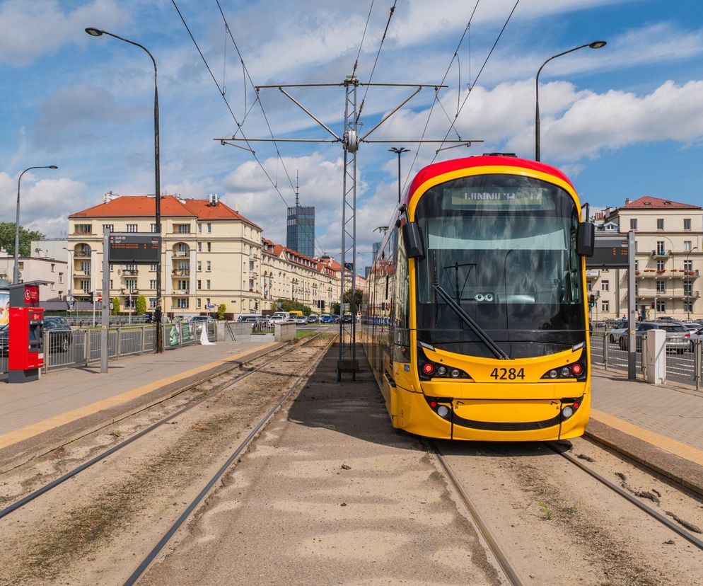 Skrzyżowanie alei Niepodległości z ulicą Wawelską