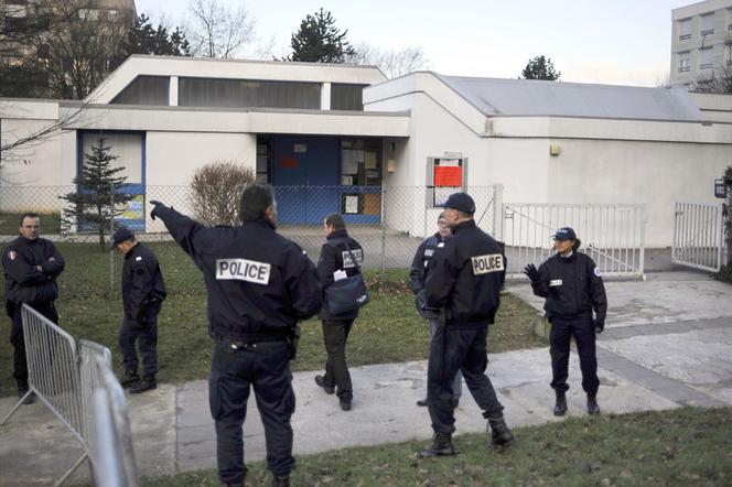 Francja: 17-latek z szablami wtargnął do przedszkola. Zakładnikami sześcioro dzieci - ZDJĘCIA 