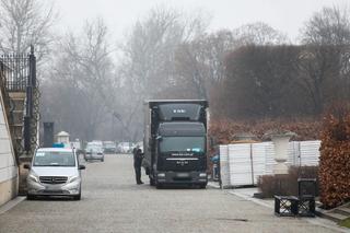 Przygotowania do przemówienia Joe Bidena w Arkadach Kubickiego