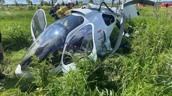 Wypadek pod Łodzią. Wiatrakowiec runął na ziemię. LPR zabrało mężczyznę [ZDJĘCIA].