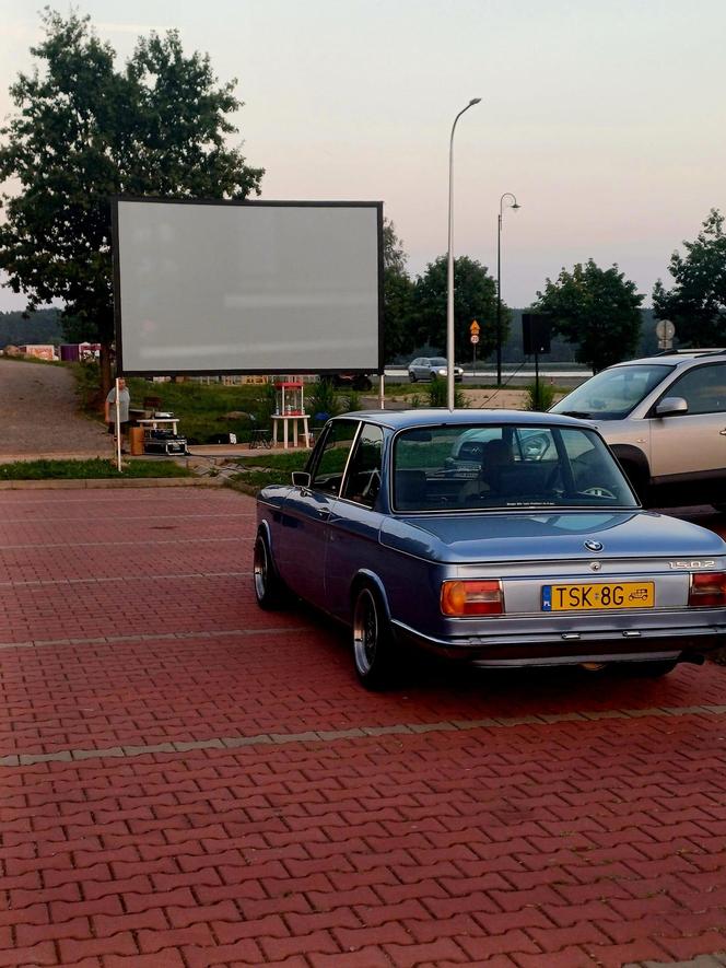 Pierwsze kino samochodowe nad zalewem w Brodach. Był popcorn i duża frekwencja