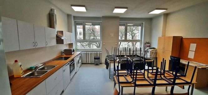 Obiekt po dawnym gimnazjum zmodernizowano i przebudowano. Teraz służy uczniom Publicznej Szkoły Podstawowej Specjalnej nr 52