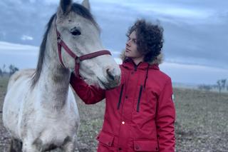 Nastolatek z Bydgoszczy ratuje konie przed rzeźnią. Pomogą mu w tym nasze lajki