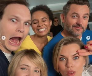 Na dobre i na złe nowy sezon. Agata (Emilia Komarnicka), Dominika (Paulina Gałązka), Maria (Sylwia Achu), Tomaszek (Antoni Sałaj), Borys (Marcin Zacharzewski) na planie