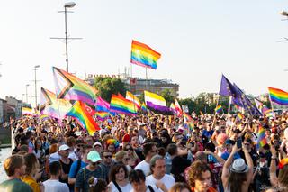 Marsz Równości w Krakowie - tłumy na wydarzeniu pod hasłem Zaczerpnąć tchu.