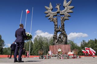 Karol Nawrocki znów odwiedził Podkarpacie. Złożył kwiaty pod Pomnikiem Rzezi Wołyńskiej