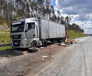 Zderzenie dwóch ciężarówek na S5 pod Bydgoszczą! Jedna stanęła w płomieniach