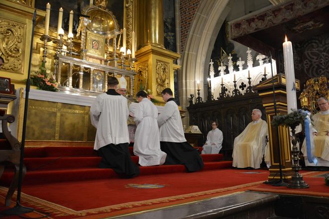 Dwie dziewice konsekrowane na Wawelu. Od biskupa dostały obrączki