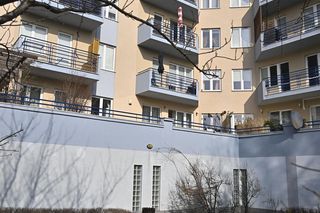 Seria śmierci w Warszawie To tu znaleźli trzecie ciało Podejrzany skoczył z balkonu