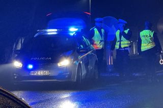 Tragedia na DK92. Kierowca potrącił młodą dziewczynę i uciekł. Trwają poszukiwania ciemnego auta
