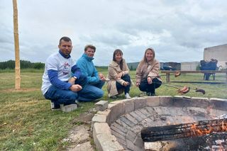 Postawili majowe drzewko. Impreza integracyjna w Henrykowie koło Leszna