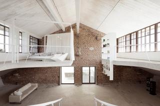 Loft w Hali Czołgów