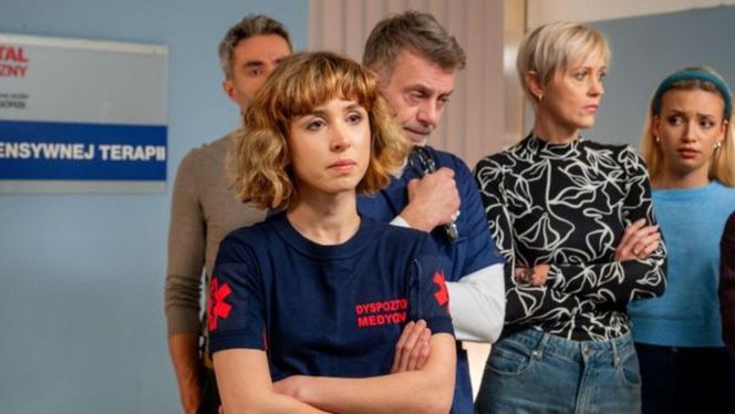 Na sygnale, odc. 704. Ela Siemaszko (Aleksandra Kądziołka), Wiktor (Wojciech Kuliński), Anna (Lea Oleksiak), Benio (Hubert Jarczak)