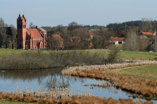 Mazury czy Warmia? Odkryj wieś na pograniczu, która zachwyca historią!