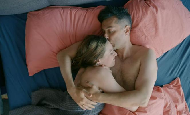 BrzydUla 2, odcinek 155. Ula (Julia Kamińska), Marek (Filip Bobek)