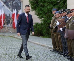 Szef MON wręczył odznaczenia żołnierzom