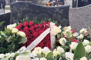 Grób 16-letniego Szymona utonął w kwiatach
