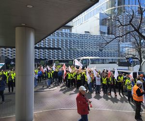 Protest hutników pod Węglokoksem w Katowicach. Co innego nam mówią, a co innego robią