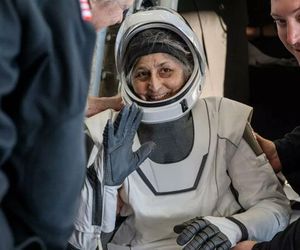 Uwięzieni w kosmosie astronauci wrócili do domu