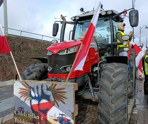 Trwa protest rolników. Drogi na Pomorzu są sparaliżowane. Gdzie trwają utrudnienia? 