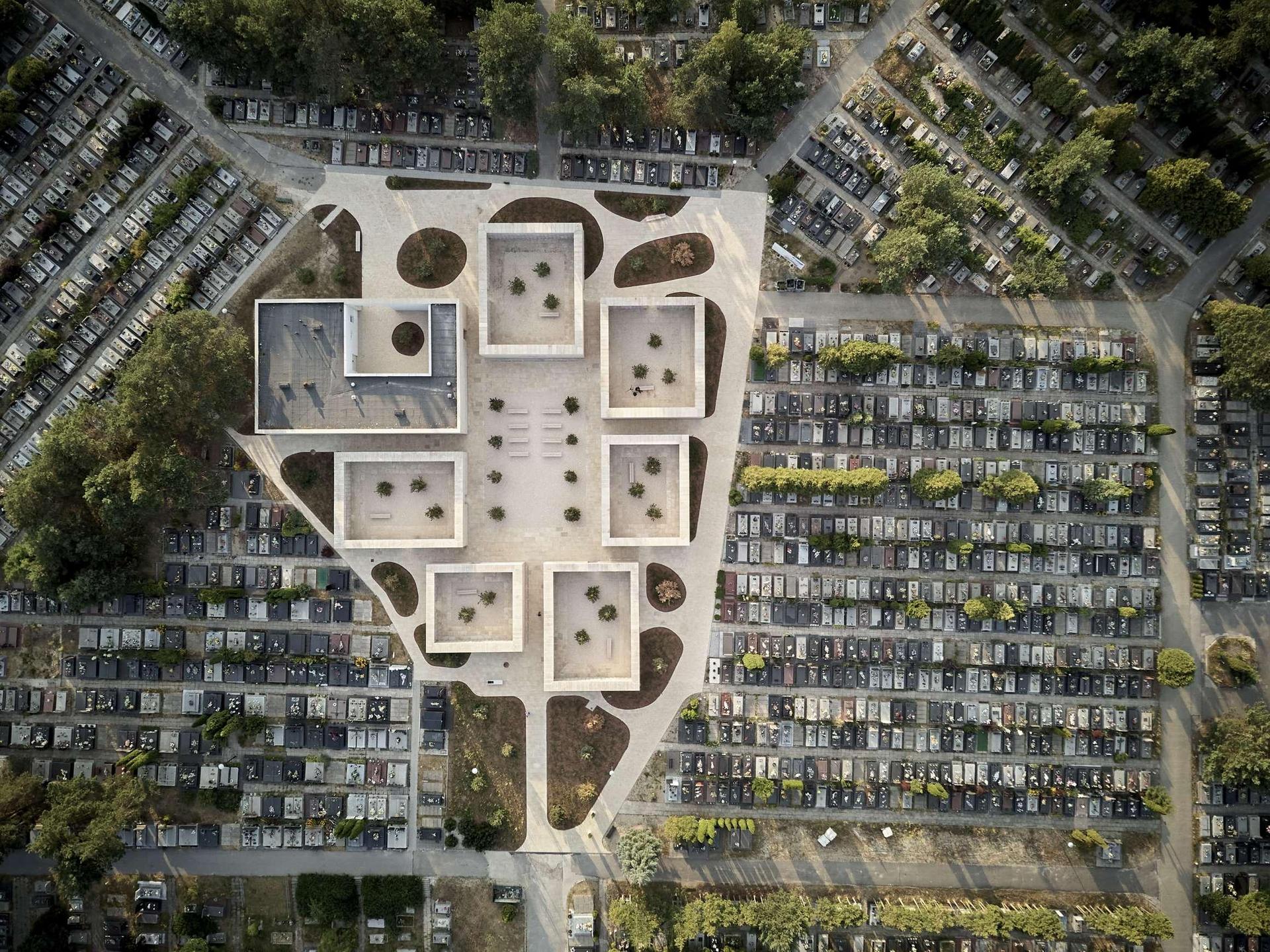 Zespół kolumbariów na cmentarzu komunalnym w Radomiu