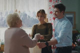 M jak miłość odcinek 1807. Barbara (Teresa Lipowska), Kama (Michalina Sosna), Marcin (Mikołaj Roznerski)