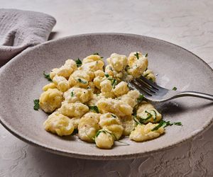 Szybkie i pyszne kluski na obiad? Wykorzystaj ten nieoczywisty produkt 