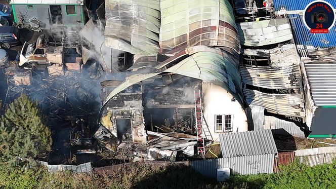 Płonie wielka hala pod Warszawą