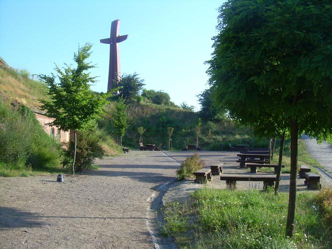 Dzisiaj na szczycie znajduje się Krzyż Milenijny, a ze wzniesienia można obserwować nie tylko wspaniałą panoramę Gdańska, ale obszar od Gdyni po Żuławy.