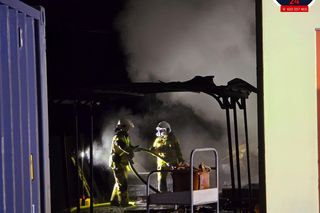 Pożar w Jankach. Palił się sklep meblowy.