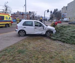 Wypadek na Placu Poznańskim w Bydgoszczy. Zderzyły się dwa pojazdy. Trwają utrudnienia