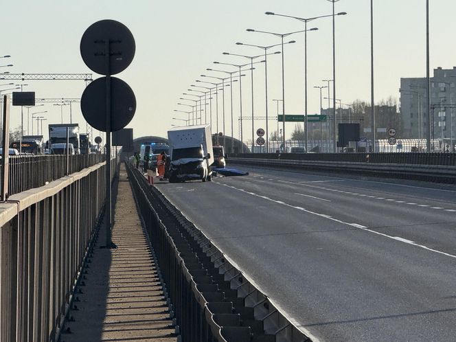 Tragiczny wypadek na S8 w Warszawie. Jedna osoba nie żyje, duże utrudnienia!