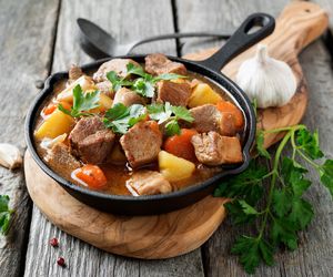 Gulasz ze schabu z warzywami - pyszny i sycący obiad dla całej rodziny