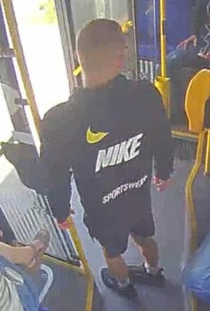 Podbiegł do kobiety i zerwał łańcuszek z szyi! Ściga go policja z Bydgoszczy