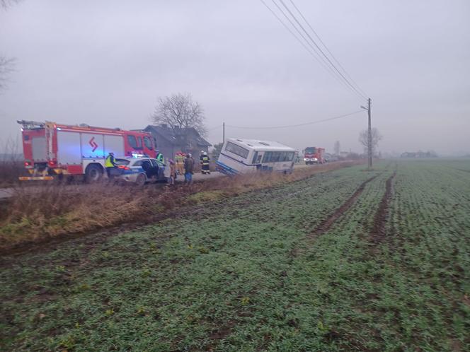 Wypadek autobusu szkolnego w Gąsiorowie