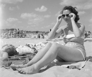 QUIZ PRL. Seksbomby znad Bałtyku. W czym opalały się nasze matki i babki? 15 pytań o plażowanie w stylu PRL