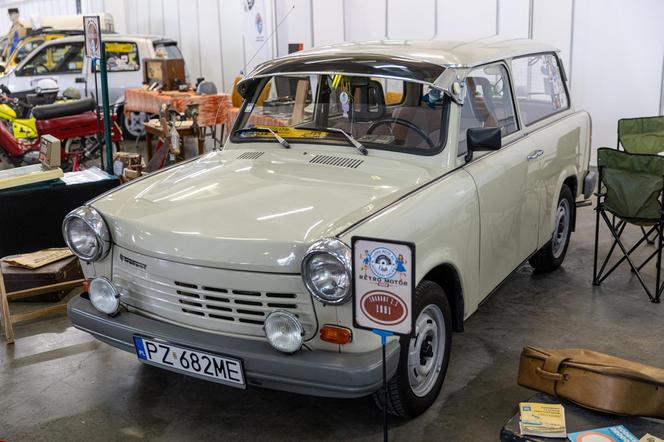  Czerwone ferrari warte 2,5 miliona euro w Poznaniu.