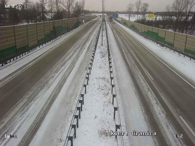 Fatalne warunki na drogach we Wrocławiu i na Dolnym Śląsku. Sporo kolizji, opóźnienia i ślizgawka