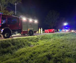 Śmiertelny wypadek pod Oleśnicą. Dwóch motocyklistów spłonęło po zderzeniu z ciągnikiem [ZDJĘCIA].