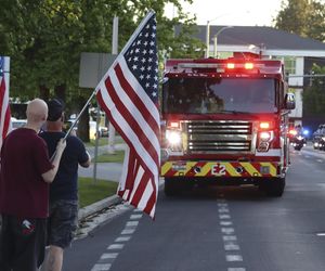 Podłożył ogień, a gdy strażacy go gasili, zamordował ich! Celowe działanie. Przerażający mord!