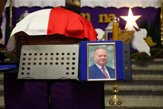 Przejmujące pogrzeby zamordowanych policjantów z Wrocławia. Tłumy żegnają funkcjonariuszy