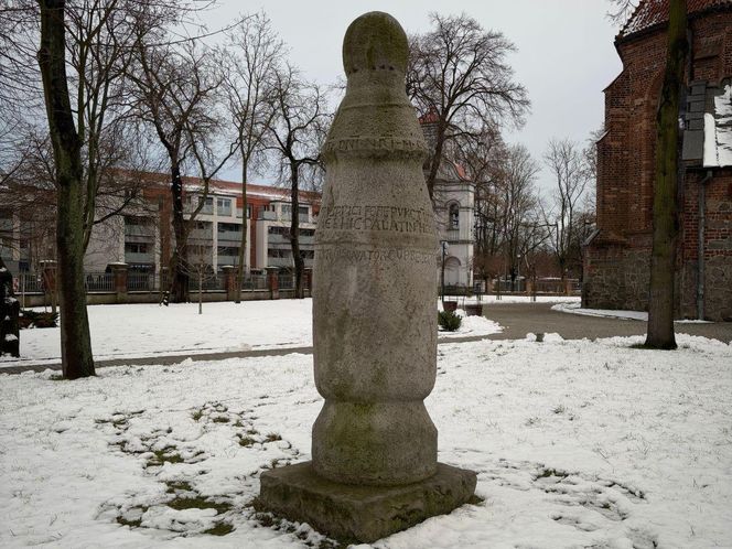 Tak prezentuje się najstarszy znak drogowy w Polsce