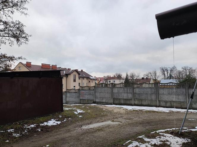 Zwłoki kobiety znalezione przy domu zakonnym. Siostry czuły fetor, szokujące zeznania sąsiadki