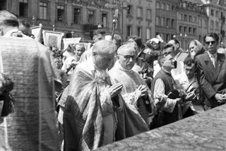 Uroczystość Bożego Ciała w Warszawie celebrowana przez Prymasa Polski kardynała Stefana Wyszyńskiego - 1957 rok