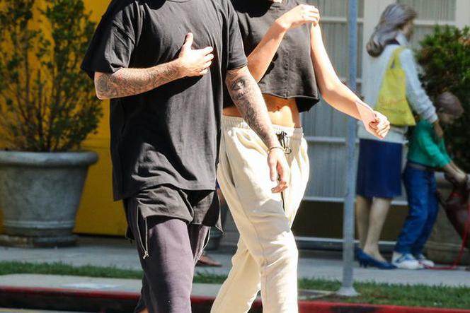 Justin Bieber i Hailey Baldwin na spacerze