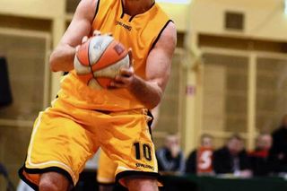 Tragiczny pożar we wsi Nowodziel. Nie żyje znany koszykarz